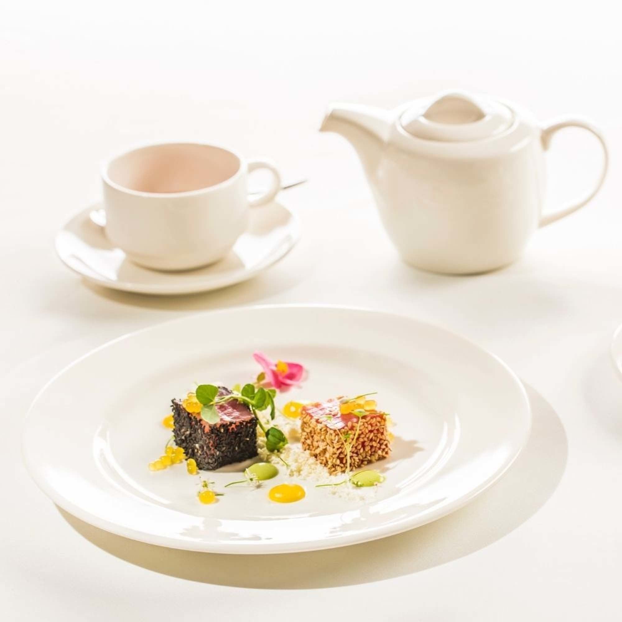 Crema Porcelain. Ideal for Fast-Paced Hospitality